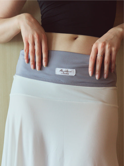 Tender Skirt in White/Gray